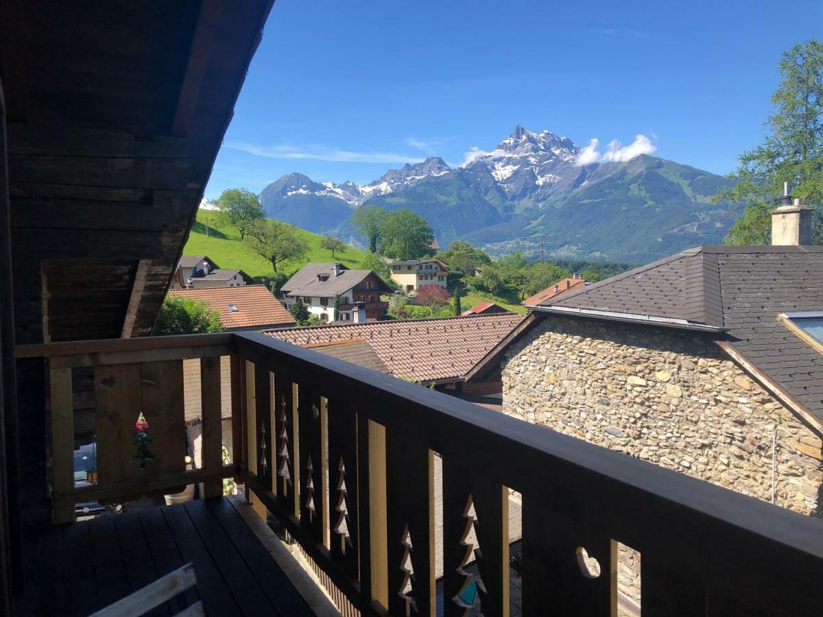Chalet Rouge Coeur Bex Luaran gambar